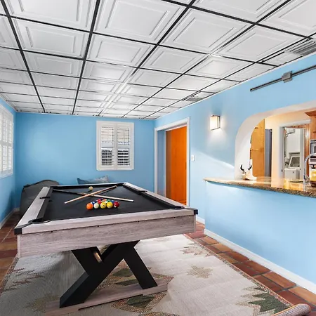 Centrally Located 4Bd Oasis With Pool & Movie Patio